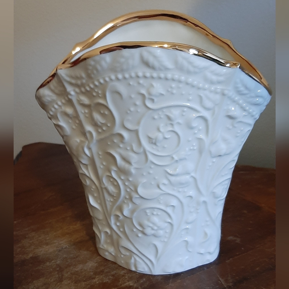 Victorian Style Porcelain Vace